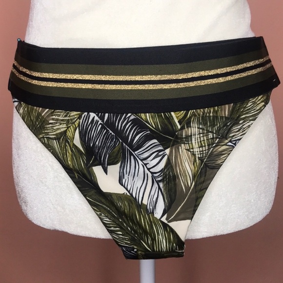 H&M Palm Leaf Bikini, size 8 - Picture 4 of 8
